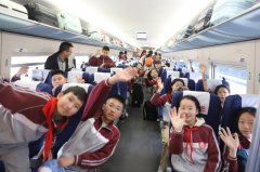 湖北十堰八百学子乘研学专列“跟着课本游北京”